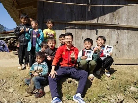 Chàng trai đi khắp Việt Nam chụp 999 bức ảnh đời thường để dành tặng miễn phí: “Sống là để cho đi”