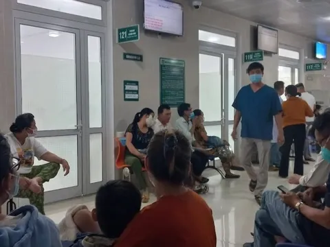 Lãnh đạo Trung tâm y tế phải xin lỗi vì nhân viên không nhận tiền lẻ