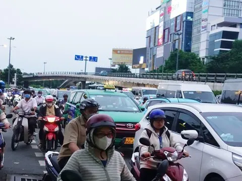 Nhận diện 3 điểm thường xuyên ùn ứ ở cửa ngõ sân bay Tân Sơn Nhất