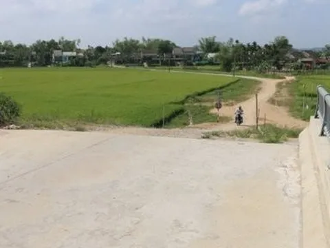 Quảng Nam: Đề nghị làm rõ trách nhiệm việc cầu xây xong "nằm chờ" đường dẫn