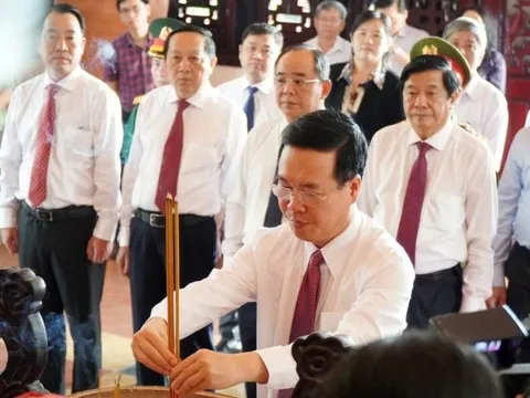 Chủ tịch nước Võ Văn Thưởng thăm và tặng quà tại tỉnh Vĩnh Long