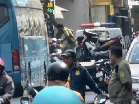 Công an phong tỏa một quán bar ở quận Tân Phú