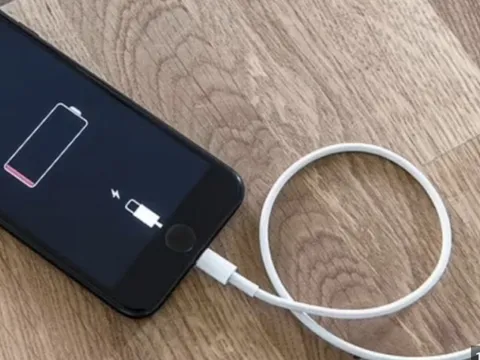 Lâm Đồng: Cắm sạc pin điện thoại, 1 học sinh bị điện giật tử vong