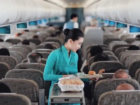 Một doanh nghiệp lãi gần 4 tỉ đồng mỗi tháng nhờ bán trà sữa, đồ ăn trên máy bay