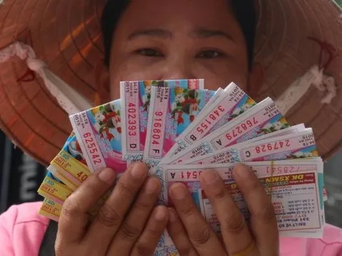 Người dân “đổ xô” mua vé số cầu may, hàng loạt công ty xổ số lãi lớn, tổng thu ngân sách cũng lên cao kỷ lục với 46.000 tỷ đồng