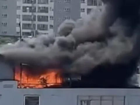 Cháy lớn nhà 5 tầng ở TP HCM