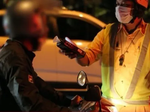 Tài xế bị phạt nặng do vi phạm nồng độ cồn: 'Tết này hết đường về quê'