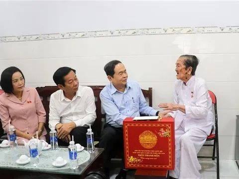 Phó Chủ tịch Thường trực Quốc hội thăm, tặng quà Tết cho gia đình chính sách ở Kiên Giang