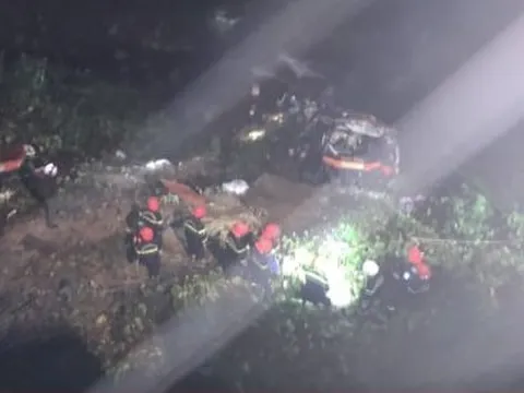 Xe khách lao xuống vực ở cao tốc La Sơn-Túy Loan, nhiều người thương vong