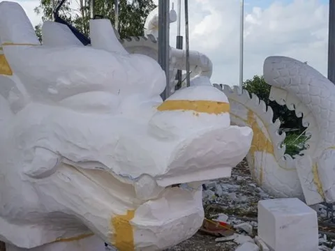 Bên trong xưởng chế tác linh vật rồng 'khổng lồ' cho đường hoa Tết ở Đà Nẵng