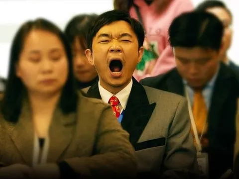 Áp lực nhân viên trẻ bị "ép" biểu diễn văn nghệ tiệc cuối năm: Tất niên không quan trọng, cách cấp trên đối xử cả năm mới là điều bận tâm!