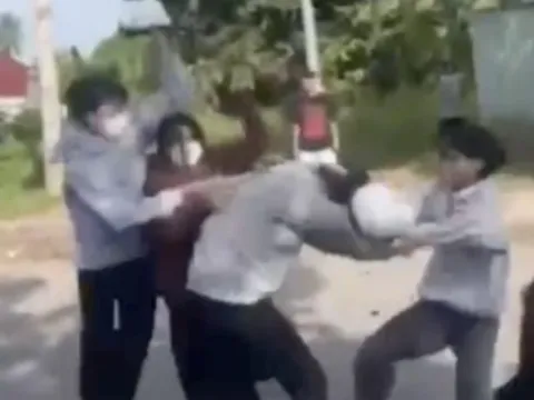 Điều tra vụ nữ sinh lớp 11 bị đánh hội đồng gãy xương, nhập viện