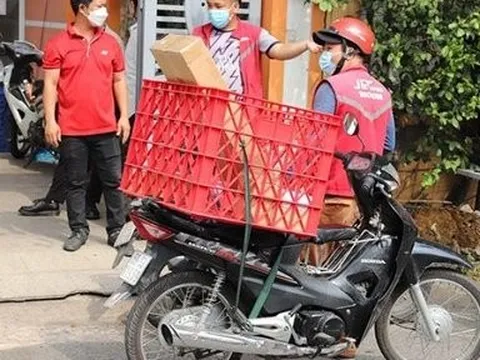 Shipper mỏi tay giao hàng trước thềm Tết Nguyên đán Giáp Thìn