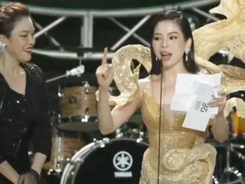 Lệ Quyên cướp lời MC, bị chê vô duyên trên sân khấu LSX, biểu cảm đứng kế bên của Thu Phương gây chú ý