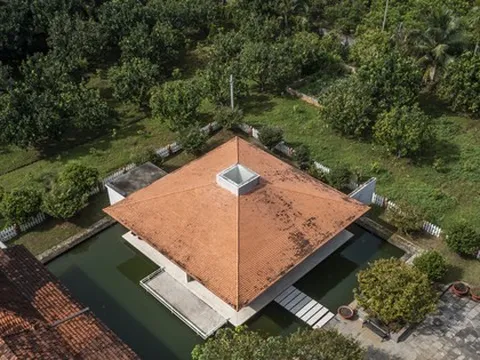 Biệt thự nghỉ dưỡng ‘lửng lơ’ trên mặt nước