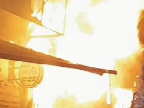 Cháy dữ dội nhà ba tầng ở quận 3