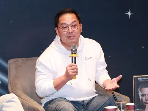 Ông Hoàng Nam Tiến: “Bây giờ đi xin việc không phải thời ‘flex’ powerpoint, word, excel mà là AI”