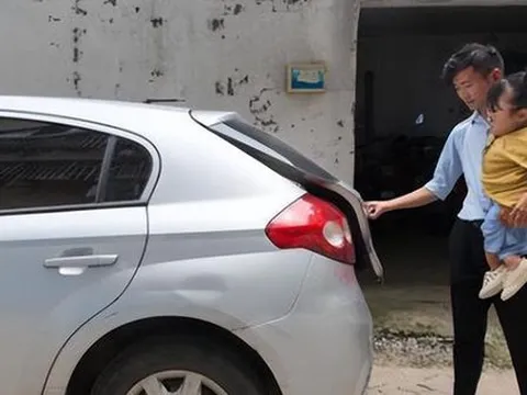 Cô gái cao 68cm được anh chàng điển trai yêu say đắm, cuộc sống sau 11 năm vô cùng bất ngờ