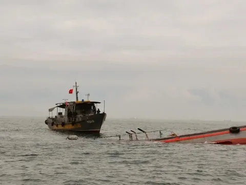 Quảng Bình: Tàu cá chìm trên biển, 3 thuyền viên mất tích