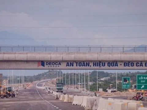 Hối hả thi công cao tốc nối Nha Trang - Sài Gòn những ngày cận Tết Nguyên đán