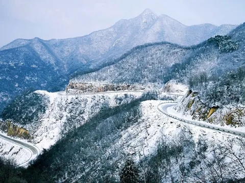 Ở dãy núi 1.777m của Trung Quốc có một "chiến hạm" rộng 100 km, rất bí ẩn: Mục đích vượt xa tưởng tượng