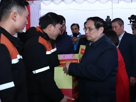 Thủ tướng: Rà soát để không ai không có Tết, không ai bị bỏ lại phía sau