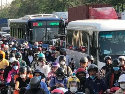 TP.HCM: Cửa ngõ phía Đông kẹt từ sáng đến trưa