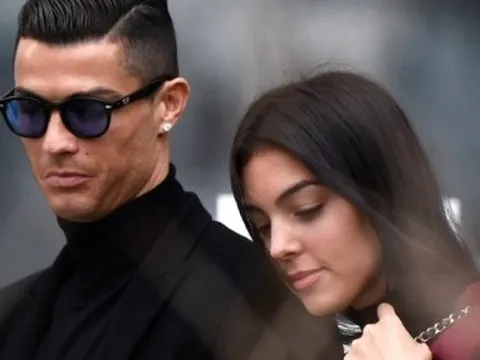 Bạn gái Ronaldo nhận triệu lượt thả tim khi lên bìa tạp chí, đưa ra lời khẳng định xóa tan nghi vấn "ăn bám" CR7