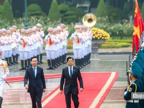 Bắn 21 phát đại bác chào mừng Tổng thống Philippines thăm Việt Nam