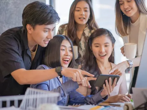 Đâu chỉ người Việt mong lương tháng 13, vài chục quốc gia khác cũng trông tiếng 'ting ting'