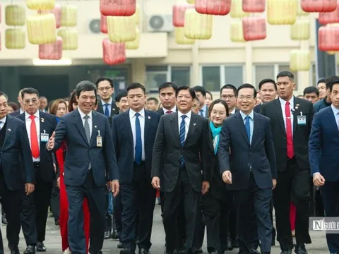 Chủ tịch nước và Tổng thống Philippines tham quan Hoàng Thành Thăng Long