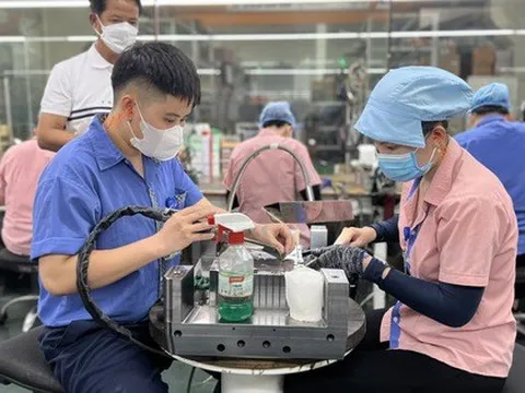 Người lao động có được tạm ứng tiền lương để mua sắm Tết?