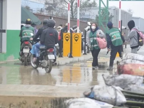 Sự thật hình ảnh kho chất đầy hàng "vì đơn vị vận chuyển vỡ trận, sau Tết mới ship" khiến dân tình hoang mang