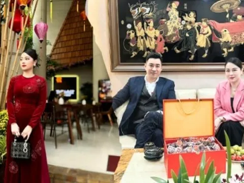 Hằng Túi được bạn trai rặng cả rương vàng làm quà Tết, nhìn số "cây" mà dân tình "ngơ ngác, bật ngửa"