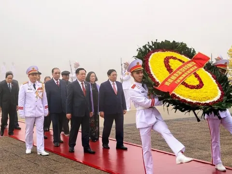 Lãnh đạo Đảng, Nhà nước vào Lăng viếng Chủ tịch Hồ Chí Minh nhân ngày thành lập Đảng