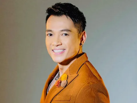 Nam ca sĩ hải ngoại sở hữu “giọng trầm hiếm có” được Bằng Kiều mời về nước hát chung, lần đầu tiết lộ cuộc sống tại Mỹ ở tuổi U55