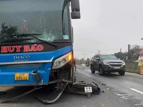 Va chạm với ô tô khách, 2 vợ chồng tử vong ngày cận Tết