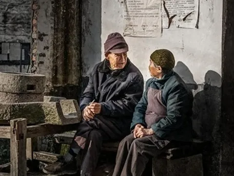 Cụ bà 66 bán nhà 17 tỷ đồng, về quê xây biệt thự với bạn thân, chưa được 1 năm vội quay về thành phố