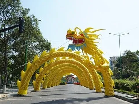Bình Thuận: Độc đáo Đường hoa xuân 2024 với linh vật rồng uốn lượn