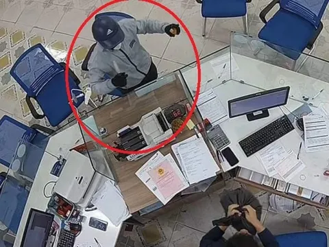 Kẻ xông vào phòng giao dịch ngân hàng ở Nghệ An cướp được gì trước khi tẩu thoát?