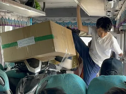 'Chuyến xe bão táp' xuôi miền Tây ngày 25 Tết