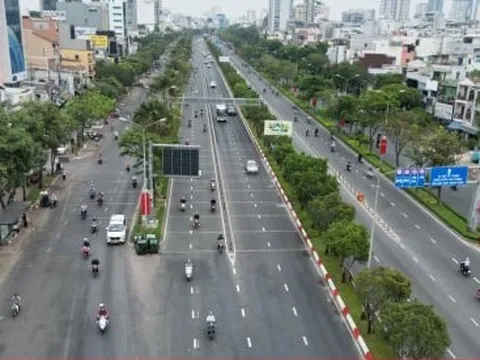 Khác lạ cảnh đường phố TP.HCM 'dễ thở' ngày cận Tết