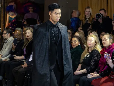 Từ anh nông dân đến nam vương người Việt tự tin xuất hiện tại sàn diễn dành cho giới thượng lưu Mỹ