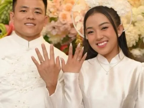 Tiền vệ đội tuyển Việt Nam đính hôn, Quang Hải, Văn Hậu lập tức vào “nhả vía cực mạnh ” chúc mừng