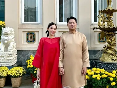 Linh Rin và Phillip Nguyễn nắm tay nhau lên sóng đầu năm, flex luôn góc sân biệt thự chơi hoa Tết toàn loại bình dân nhưng "bao sang"