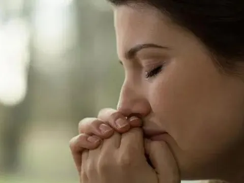 Tôi 35 tuổi, hối hận vì lấy chồng đại gia, gần Tết ôm 3 con về nhà, tưởng có tất cả mà hóa ra... trắng tay!