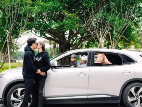 Bùi Tiến Dũng hạnh phúc với tết đặc biệt nhất, công khai khoá môi vợ mẫu tây trước mặt mẹ vợ