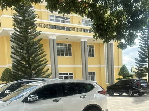 Chủ tịch xã tử vong trong tư thế treo cổ tại cơ quan