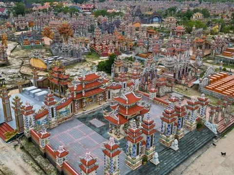 Choáng ngợp "thành phố ma" xa hoa, tráng lệ như lăng tẩm vua chúa ở Huế