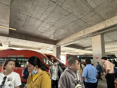 Hình ảnh 2 bến xe lớn đón khách đổ về TP HCM ngày 15-2